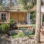 Modernes Landapartment