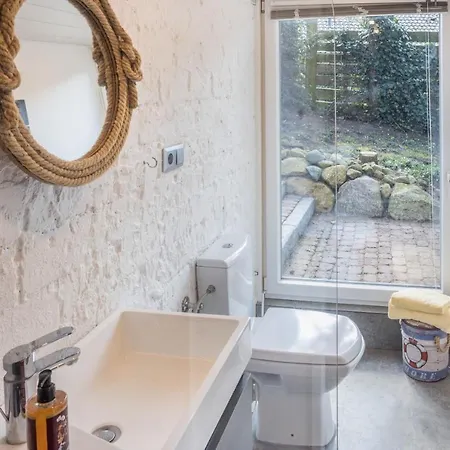 Modernes Landapartment