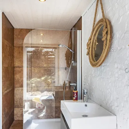 Modernes Landapartment *